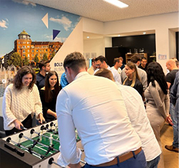 Employees play table football in a large group