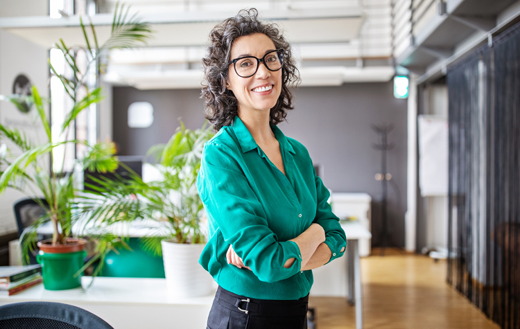 Kvindelig freelancekonsulent