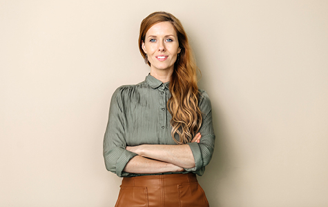 Studio picture of redheaded woman